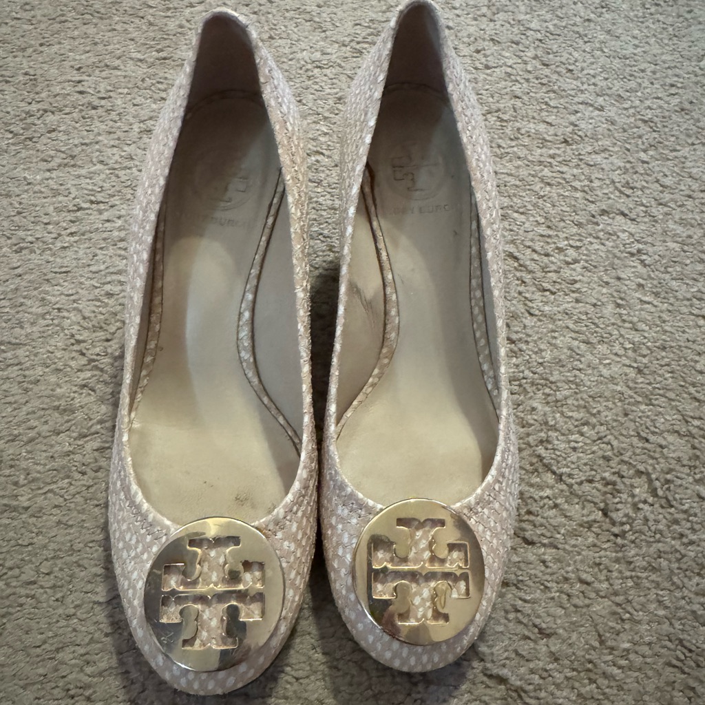Tory Burch Cream Heels With Iconic Design